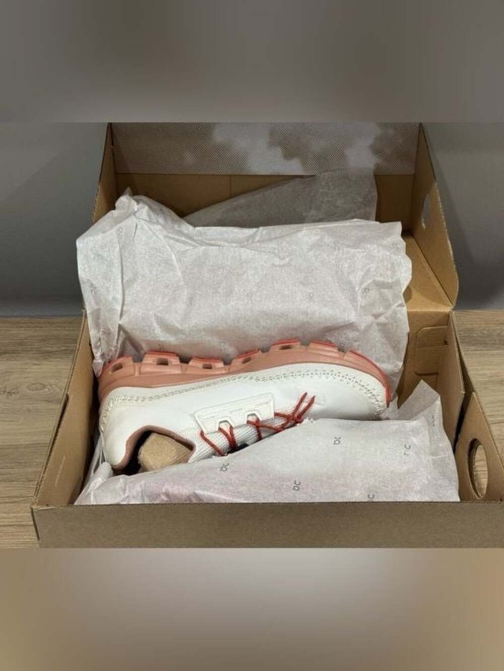 NIB On Cloud Cloudaway, Women’s size 5, Running Sneakers in Ice/Chili - Picture 6 of 7